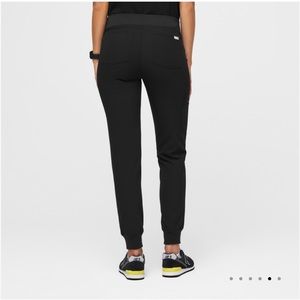 FIGS Catarina Scrub Top and Zamora Joggers